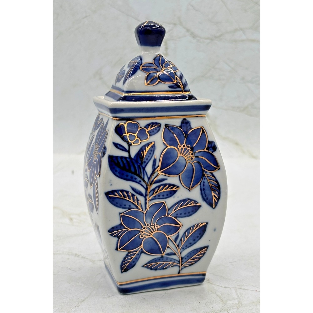 Vintage Chinoiserie Square Ginger Jar Porcelain Blue & White Gilt Gold‎ Accents